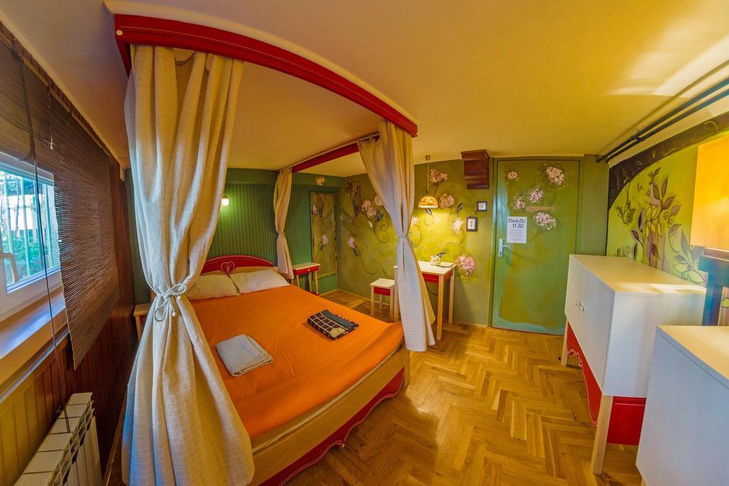 Hostel Mali Mrak Zagreb Extérieur photo